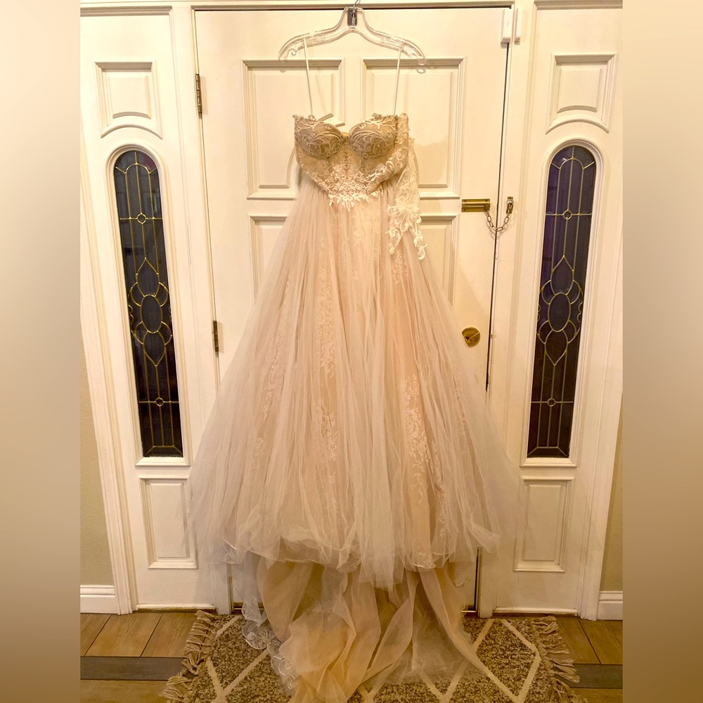 Elegant wedding/prom/quinceanera dress size 4